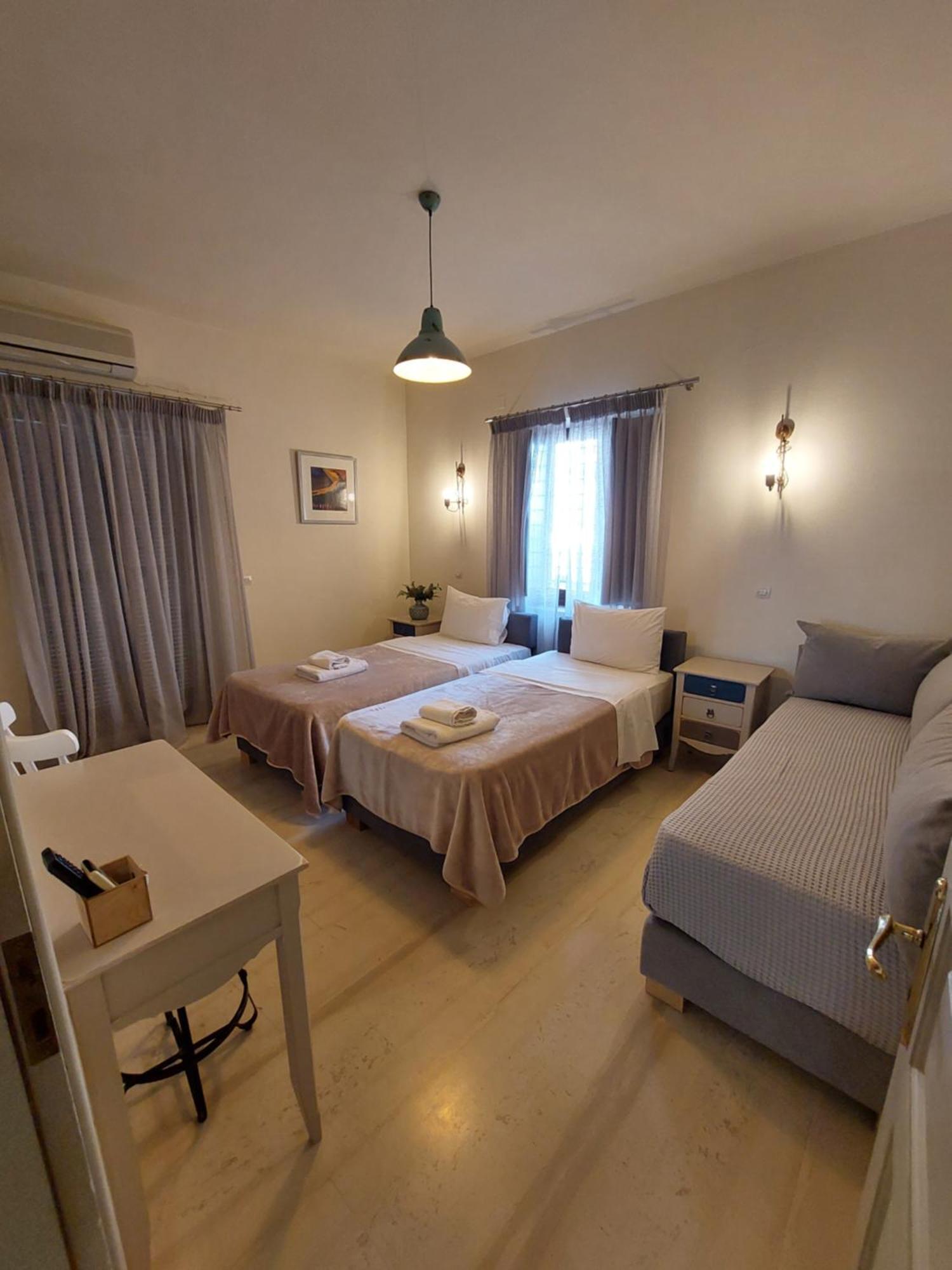 Vardia Hotel Kardhamili Buitenkant foto