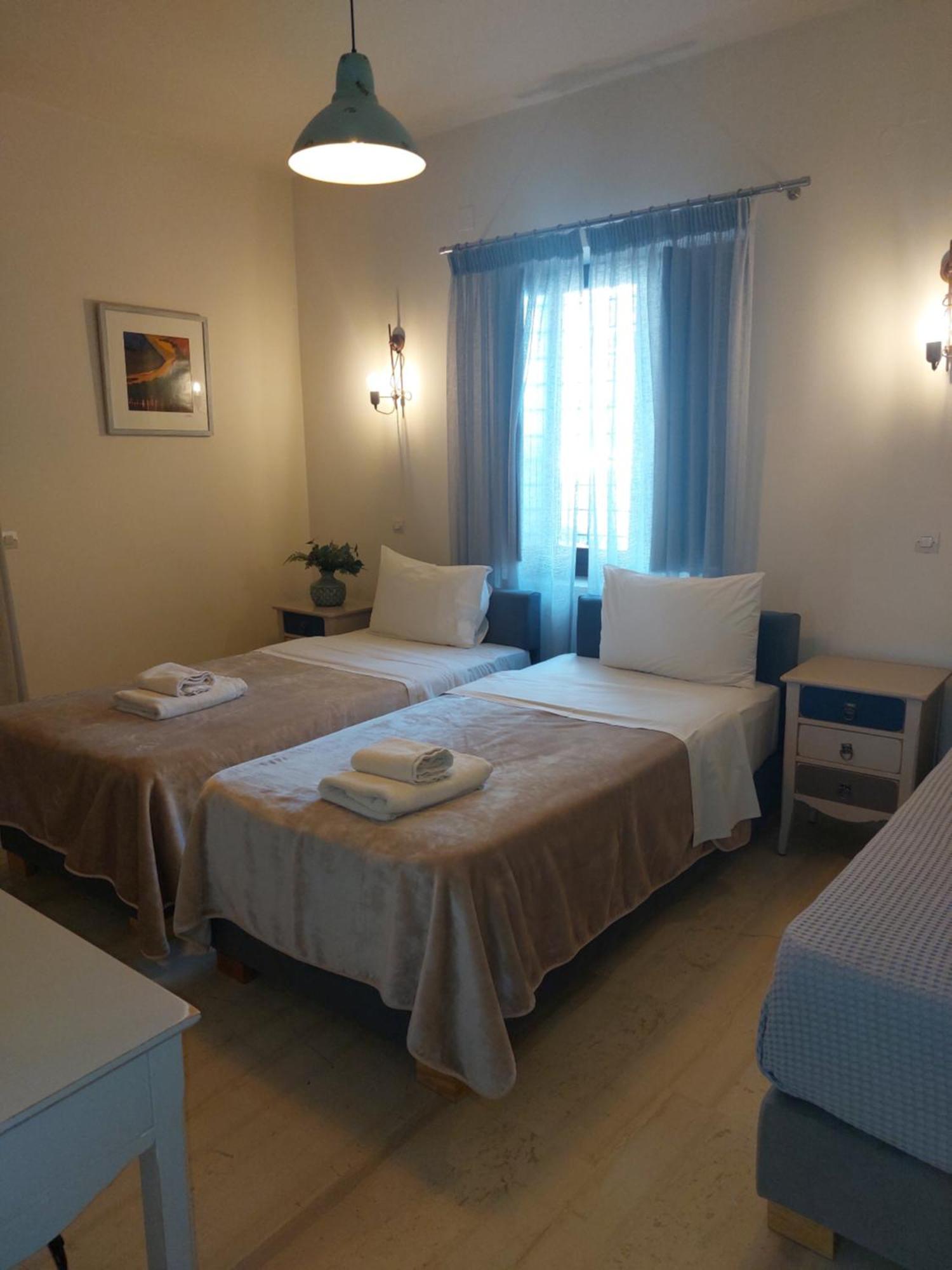 Vardia Hotel Kardhamili Buitenkant foto